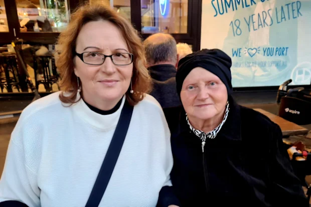 First Guardian Master Fund and Shield Master Fund: Melbourne woman's nightmare after losing $500,000 in dual pension fund collapse 14 Susie Zyak pictured with her mother.