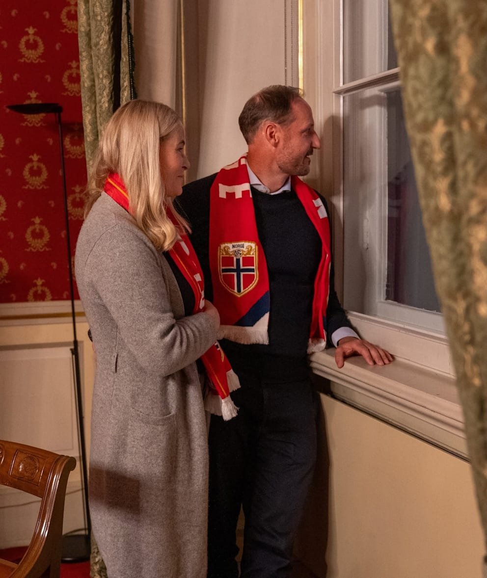 Mette-Marit looks out the window with Haakon. They watched football and rejoiced at Norway's victory at the World Cup.
