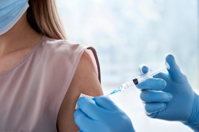 Flu vaccines: a prescription becomes mandatory 11 The flu vaccine can be prescribed by doctors, midwives, pharmacists or nurses.
