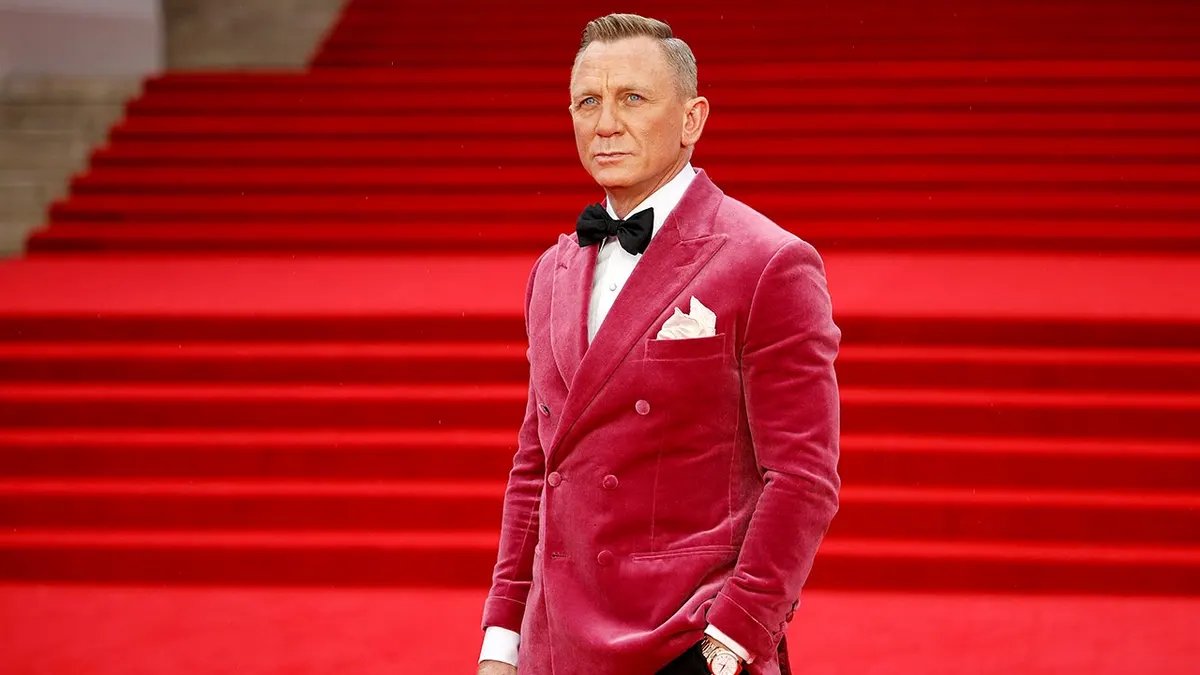 From Arnold Schwarzenegger to Sofia Vergara: stars who became US citizens 29 English actor Daniel Craig poses on the red carpet of the Royal Albert Hall in London.