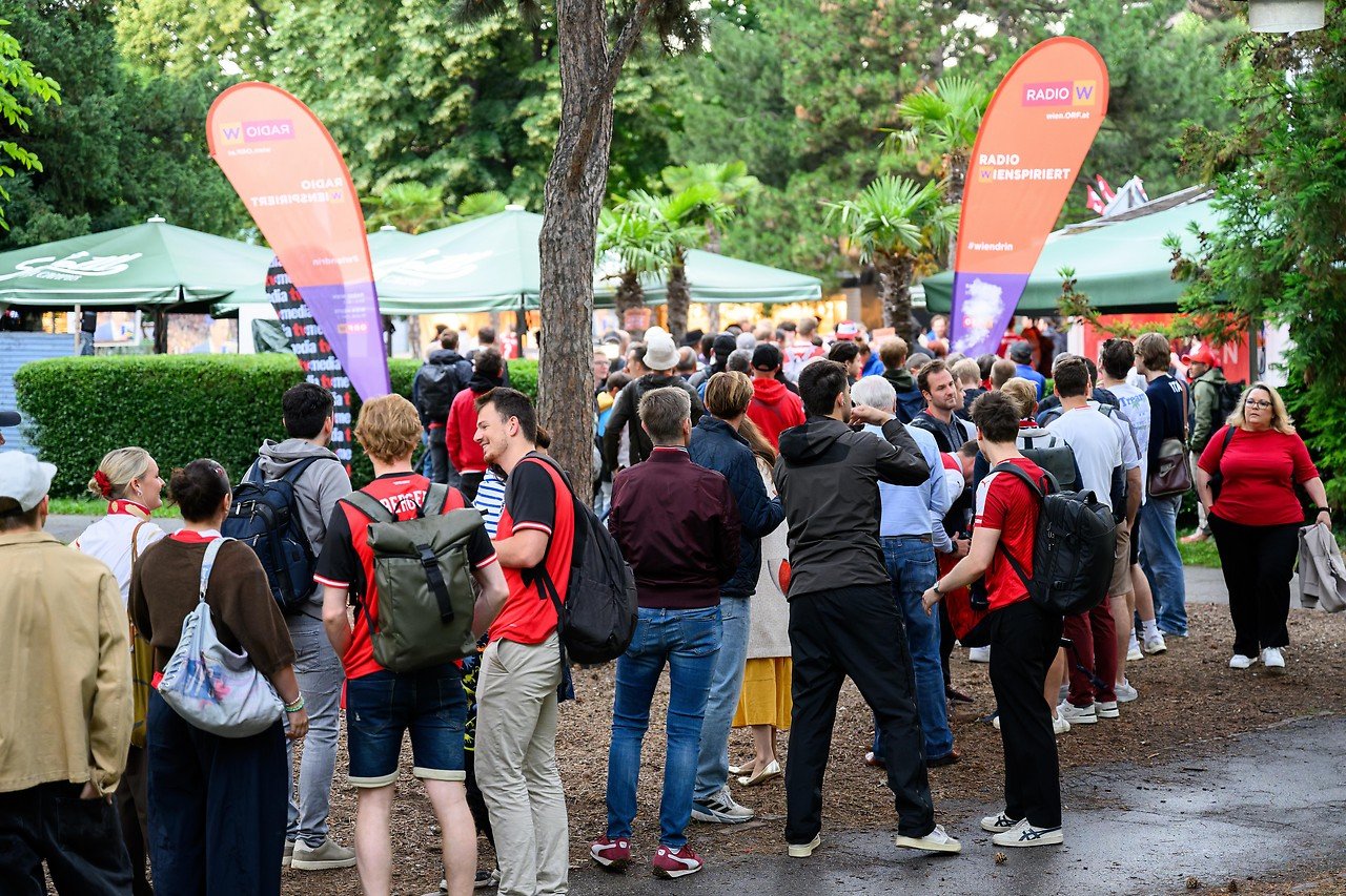 A queue to enter the public viewing of the game between Austria and Jordan on Wednesday, June 17, 2026, was recorded at Salettl am Campus in Vienna.