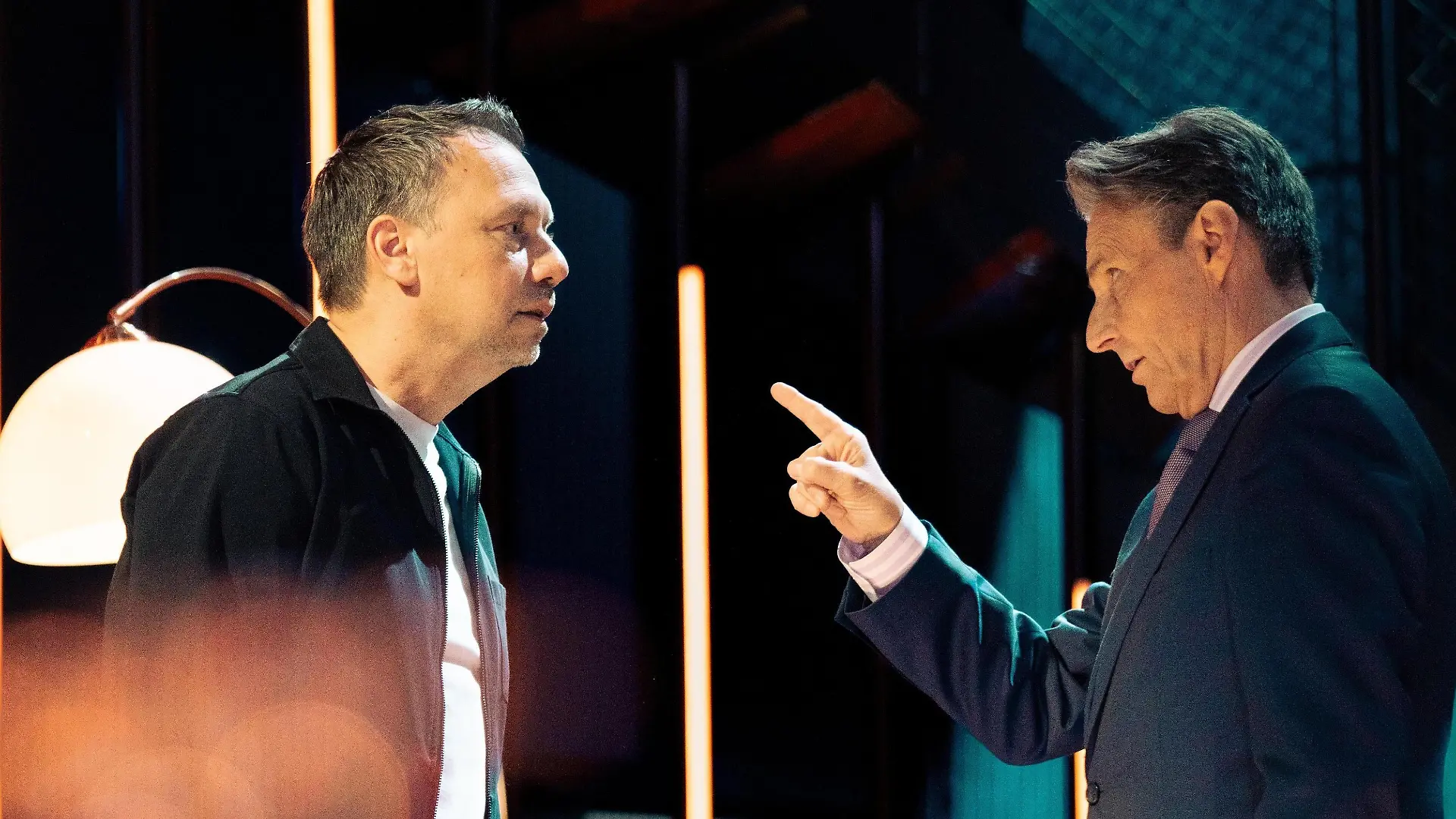 GZSZ's Sebastian Fitzek: Why a best-selling author appeared before Dr. Joe Gerner was shaking 14 Sebastian Fitzek (left) with Wolfgang Bachro on the set of the RTL series “Good Times, Bad Times”