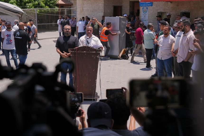 Hamas says it will dissolve Gaza government as US-brokered ceasefire plan stalls 11 Analysts say the statement by Ismail al-Tawabta, director general of the government's Hamas-run center-right media office, puts pressure on Israel to comply with its demands for a ceasefire.