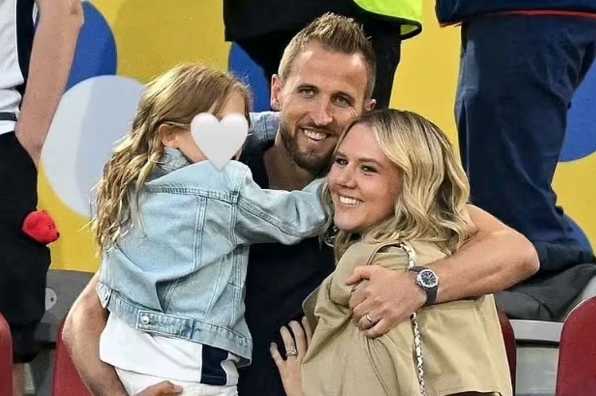Harry Kane's life off the pitch: his beloved childhood wife, £30 million mansion and adorable children 18 Harry Kane has long used heart emojis to hide the four children he shares with wife Kate.