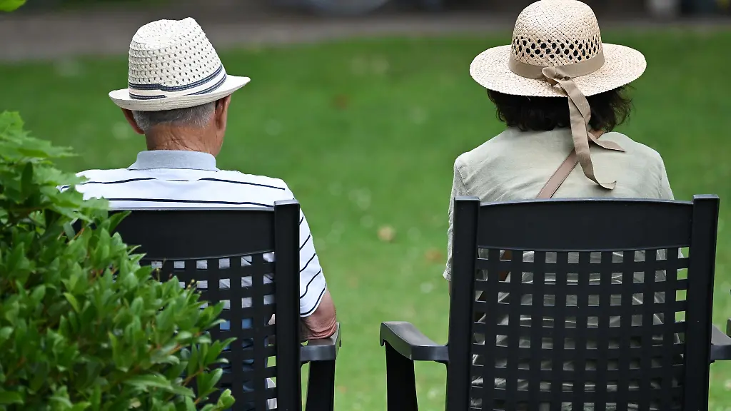 DGB Pension Commission promises a better life in old age