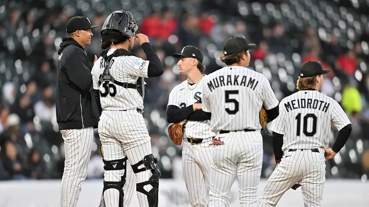 Houston Astros vs. White Sox Money Line Picks Due to Sweeping Money Changes 15 Chicago White Sox manager Will Venable talks to players on the mound during a game.