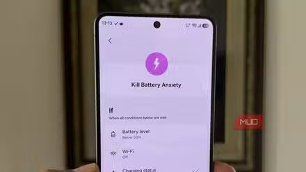 Galaxy S26 in hand demonstrates battery saving procedure