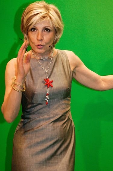 Evelyn Delia on TF1 weather set, June 15, 2007.