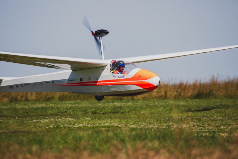 IPS'OLAIRE successfully completed the first flight of its experimental electric and solar aircraft 13 IPS'OLAIRE performs the first flight of its experimental electric and solar aircraft with registration number W77 - CCF »
