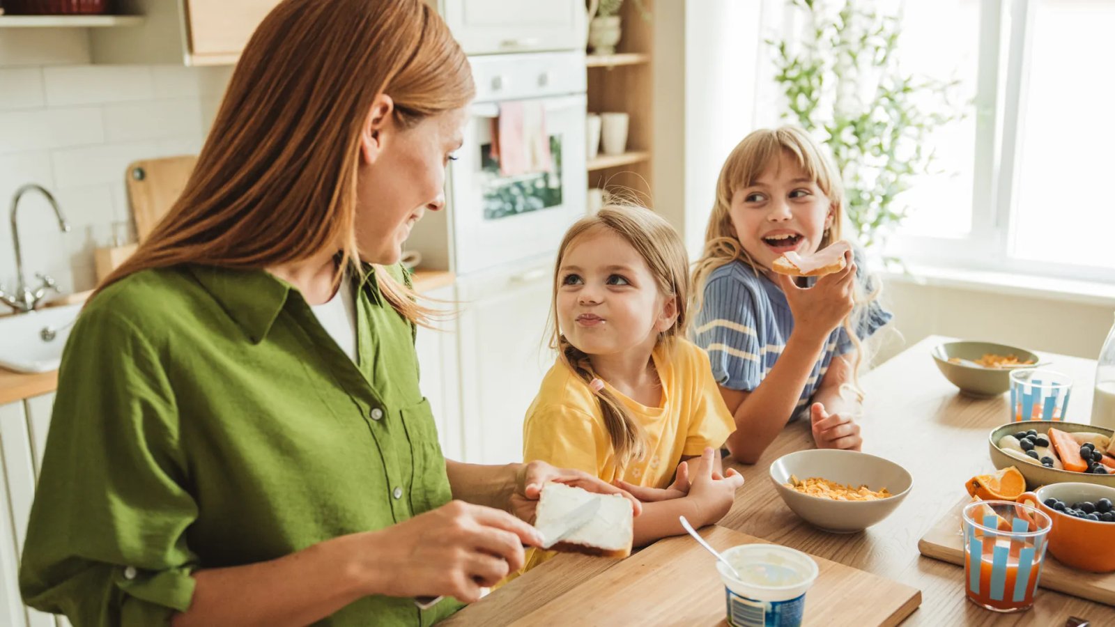 Family at breakfast: In the future, parents should automatically receive child benefit. Family at breakfast: In the future, parents should automatically receive child benefit.