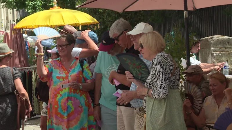 'It's very, very difficult': spectators and actors suffer in heat at Avignon festival, voices are raised to postpone it 18 Festivalgoers battle the heat at the Avignon festival