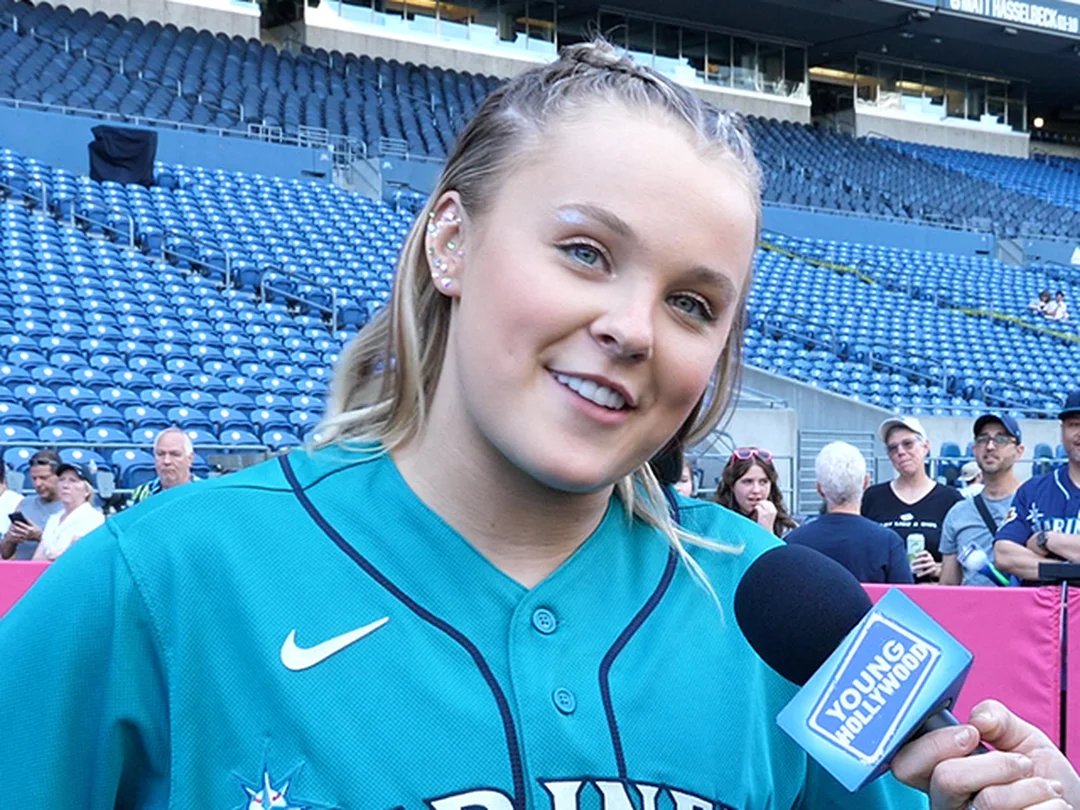 JoJo Siwa and More Tune in to the MLB Celebrity Softball Game