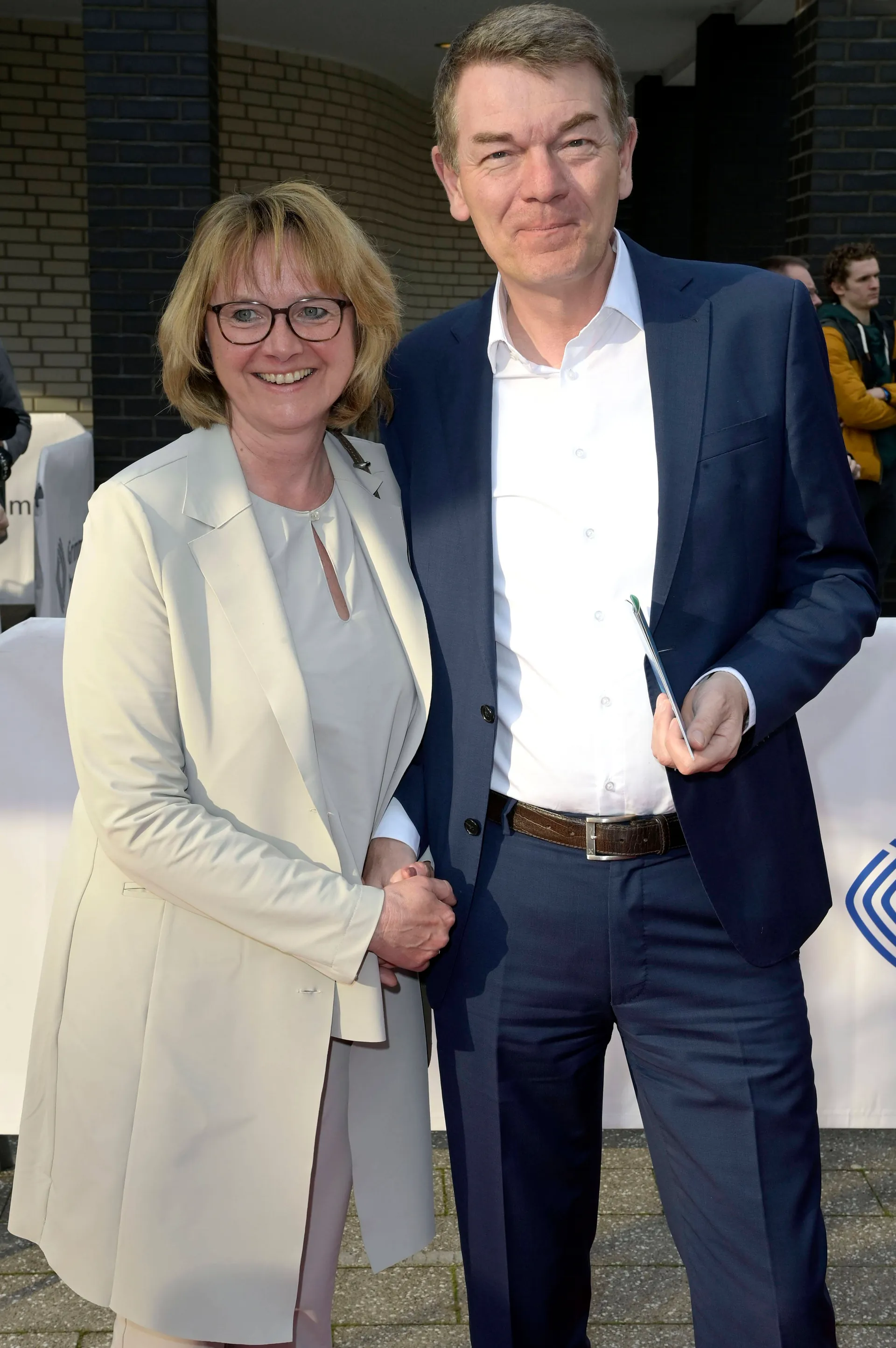 Jörg Schönenborn with his wife Jona Teichmann: at the 59th Grimme Prize 2023 in Marl. Jörg Schönenborn with his wife Jona Teichmann: at the 59th Grimme Prize 2023 in Marl.
