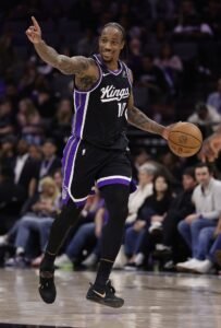 Kings will waive DeMar DeRozan