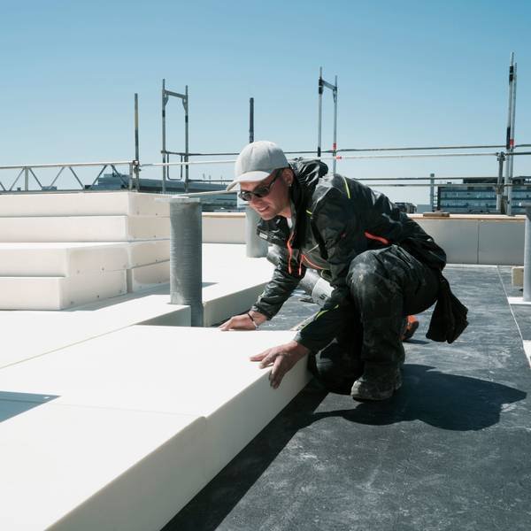 Leverkusen: Franziska Brantner admires progress in organic aniline 11 Covestro rigid polyurethane foam is used, for example, to insulate flat roofs.