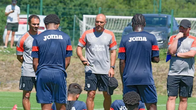 Lorient - Nantes. What time and on what channel can I watch a friendly match? 12 Alexandre Duget's Lorient (centre) prepares to take on Nantes this Saturday, July 18th. Find out what time and channel to watch this friendly match.