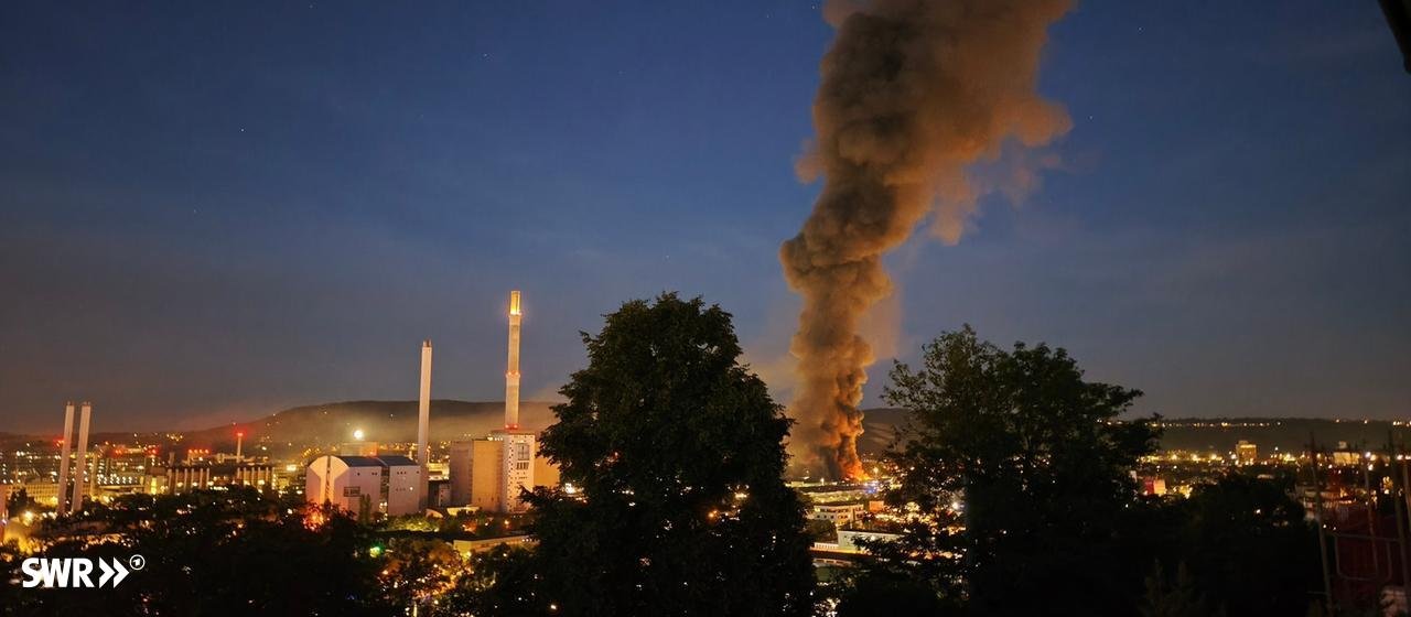 Fire and large plume of smoke in Stuttgart-East