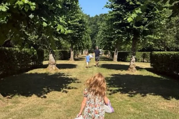 Meghan Markle News: Meghan, Duchess of Sussex shares private vacation photos taken while visiting Althorp, the home and final resting place of Princess Diana 16 Meghan, Duchess of Sussex, shared a photo of Prince Harry, Archie and Lilibet, who came to be photographed at Princess Diana's grave.