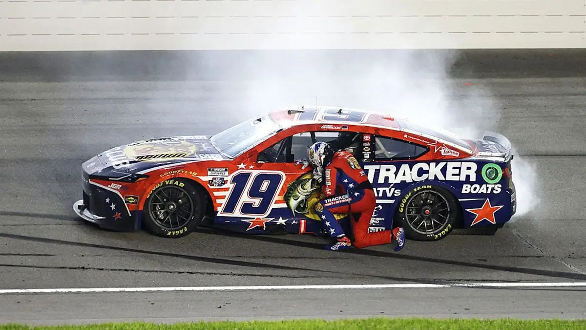 NASCAR winner's pro-American message gets everyone excited, Bubba Wallace's Fourth of July note and fans fight! 13 Chase Bricot prays after winning NASCAR.