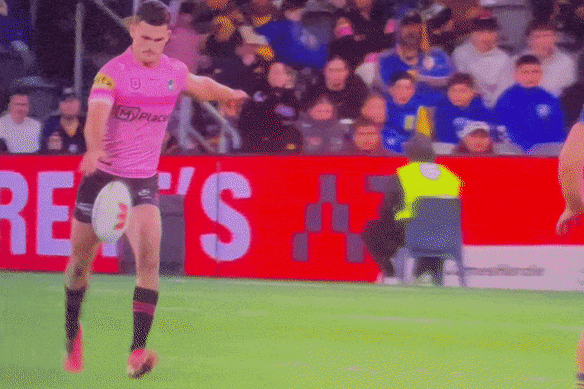 Nathan Cleary's shot missed Tallinn da Silva.