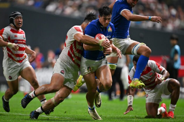Tommaso Menoncello of Italy fights Shuhei Takeuchi of Japan during an international tournament in July 2024.