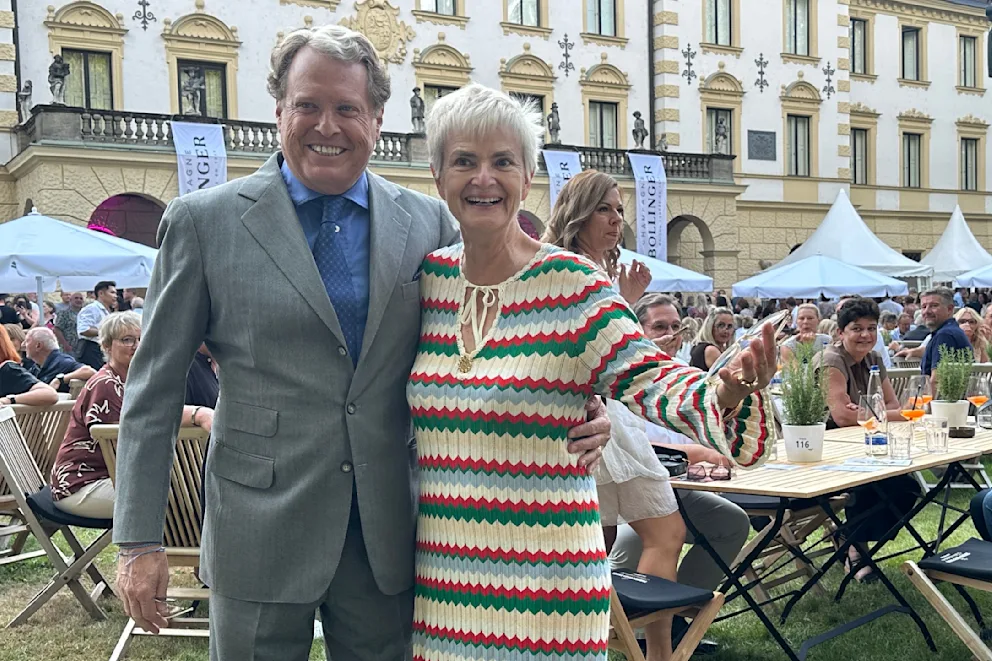 Before the concert, the controversial Princess Gloria of Thurn and Taxis (66 years old) was in a good mood with her brother Karl Alban Graf von Schönburg-Glauchau (60 years old).