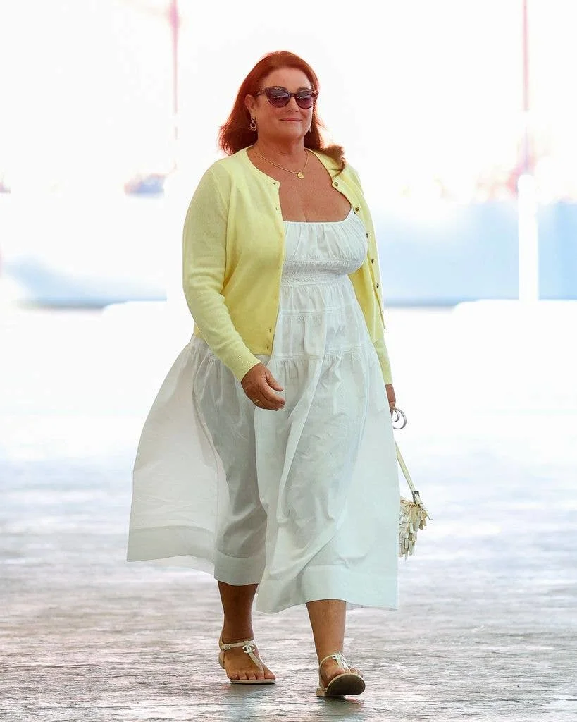 Keeley was all smiles in her chic summer dress.