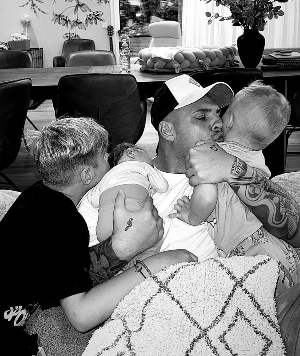 Pietro Lombardi left 3,000 euros on his plane | Entertainment 15 Pietro is the father of three sons: Alessio (11 years old, left), Amelio (1 year old) and Leano (3 years old, right).