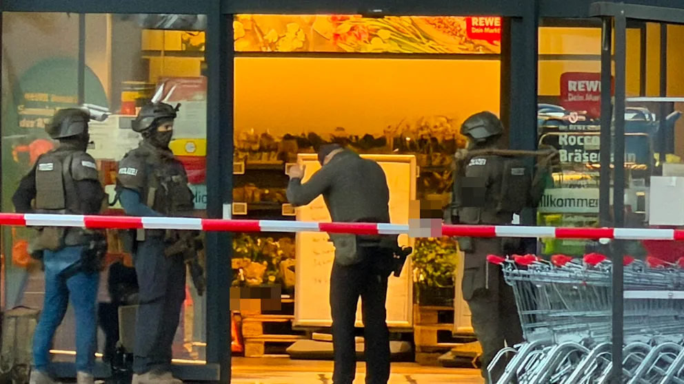 Police on a grand scale: Hours have passed! Hostage drama in Berlin supermarket | News 13 The police are in direct contact with the hostage taker and are trying to convince him to surrender.