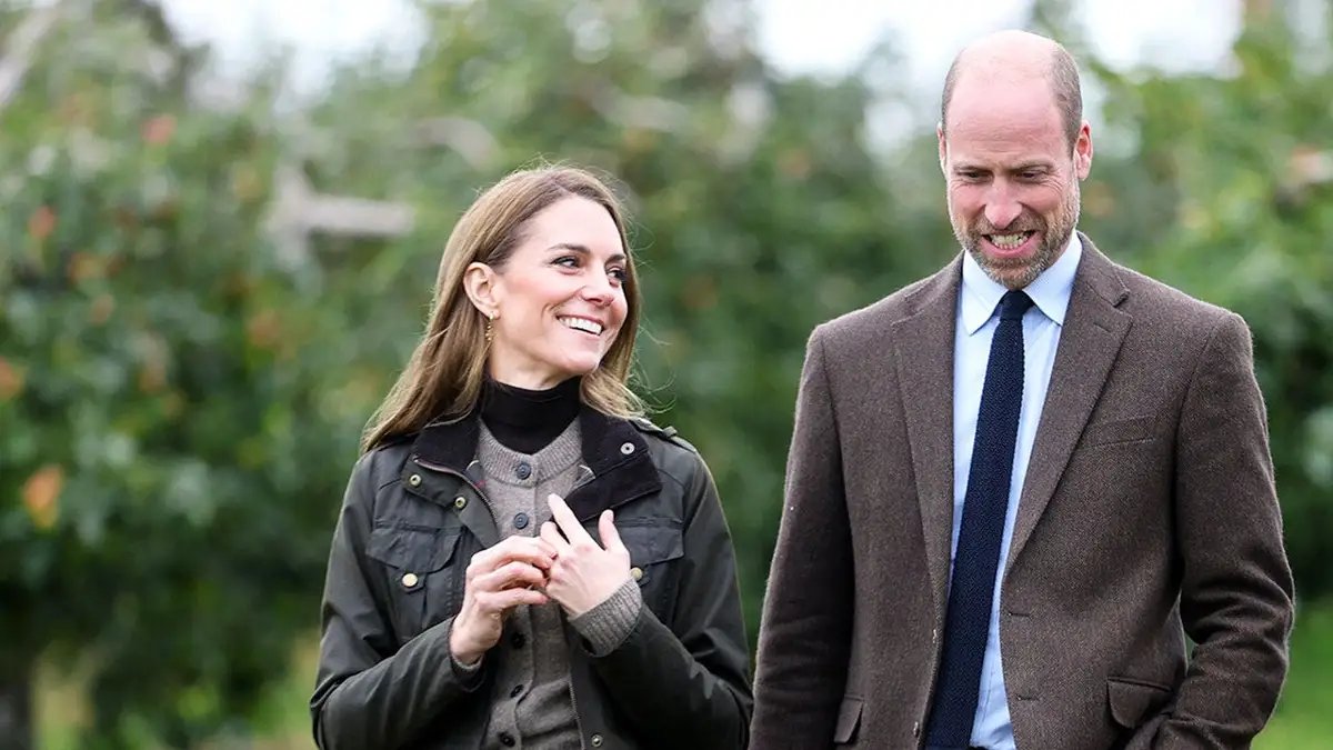 Prince William split from Kate Middleton in 2007, author says 29 Kate Middleton looks adoringly at Prince William on the field.