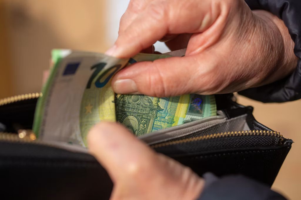 Retirement after 45 years of contributions: what the new plan means for you 14 Pension like in Austria: what the debate about existing pensions really means