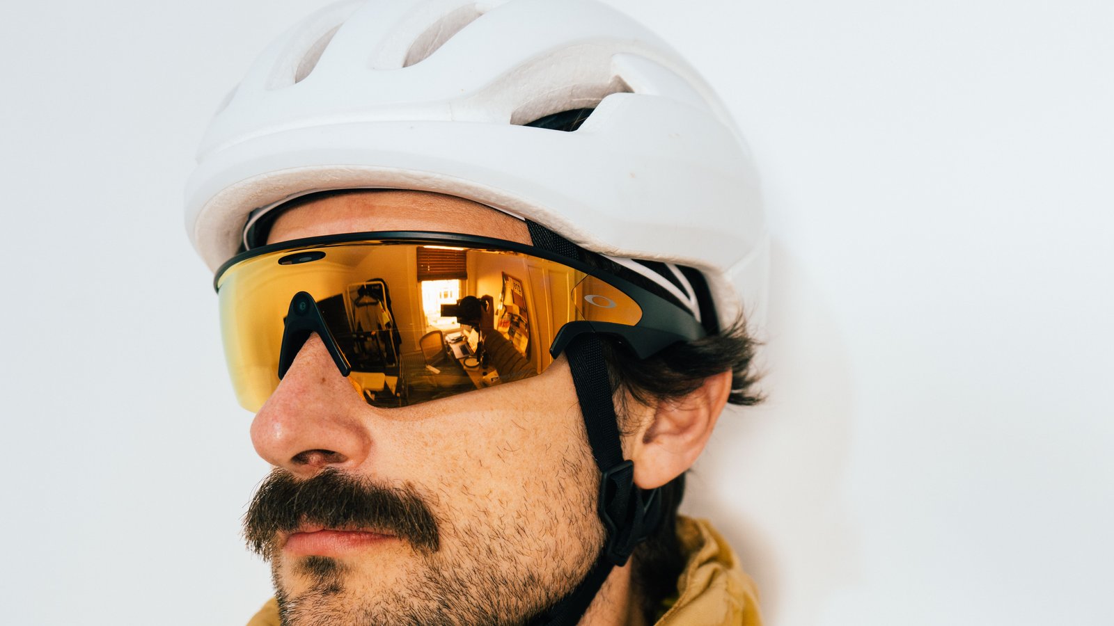 Rider disqualified for wearing camera goggles during race, complains of double standards in Tour de France filming 15 Oakley Meta Vanguard