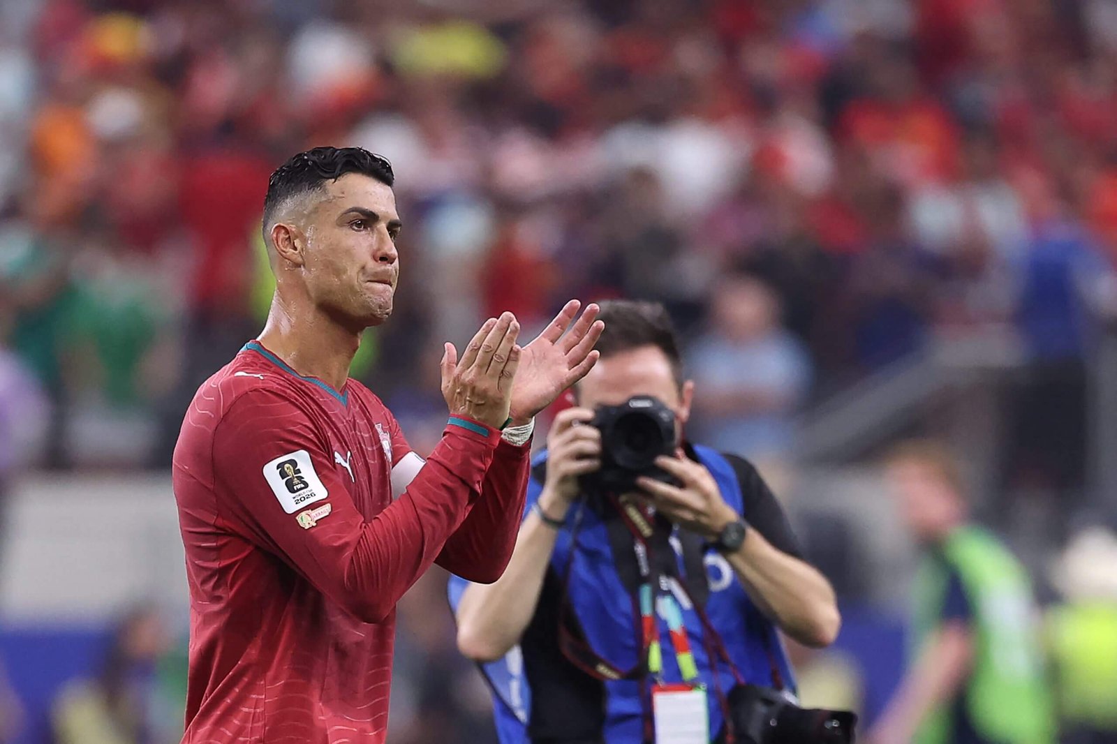Ronaldo applauds