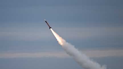 Romania shot down a drone in its airspace for the first time since the Russian invasion of Ukraine – franceinfo 11 A PAC-2 ATM missile fired from a Romanian Army Patriot launcher during a military exercise aimed at detecting, tracking and destroying drone-type air targets in Capu Midia, Romania, November 15, 2023. (DANIEL MIHAILESCU/AFP)