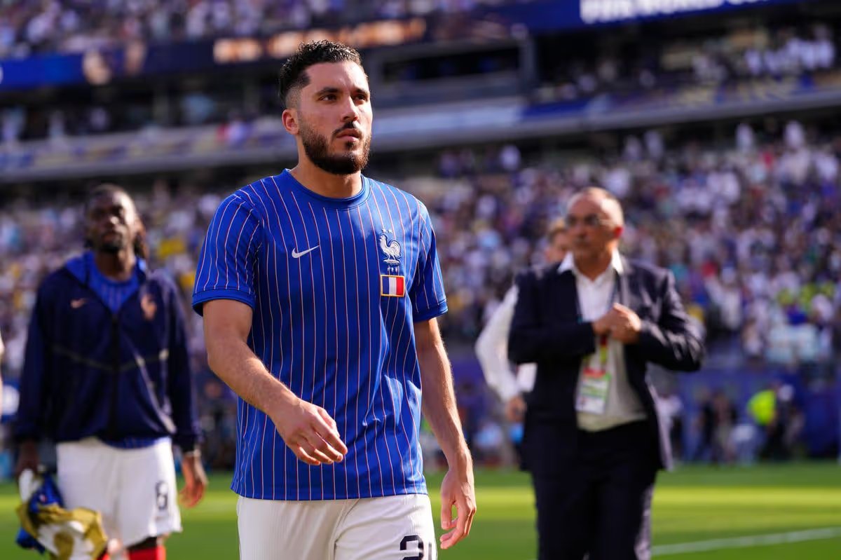 Ryan Cerchi's tense incident with Didier Deschamps seen in awkward scenes in France 13 Ryan Cherki from France