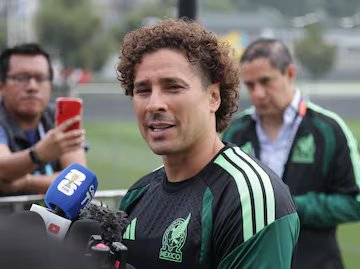 Santiago Jimenez leaves behind Game 5 obsession: 'It's a mediocre mentality' 15 Guillermo Ochoa regrets the deaths in Mexico's celebration; addresses fans