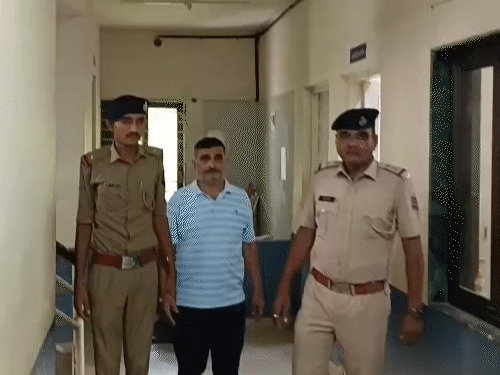 Suspension of students from work as Una teacher for alcohol; Gir Somnath SP Talk 19 The police have arrested the accused Hareshgiri teacher.