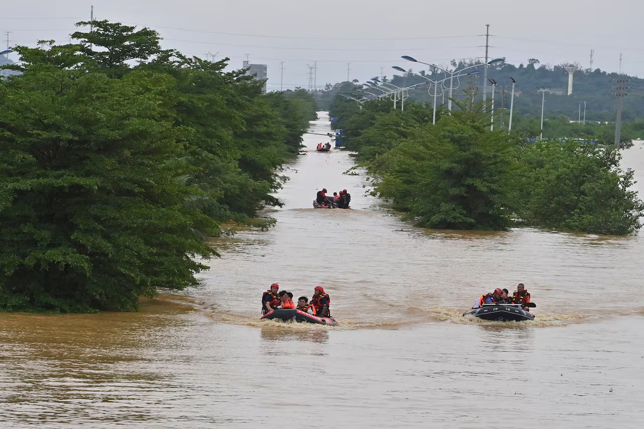 Rescuers use Zokiak boats to rescue people in flooded areas.