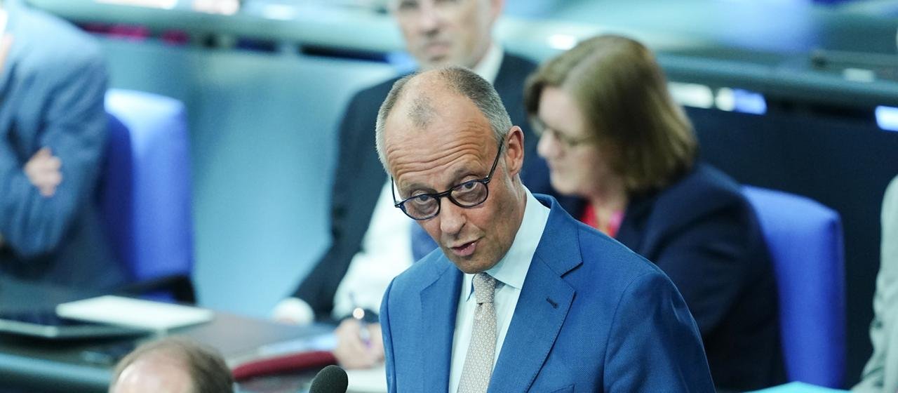 Chancellor Merz speaks at a meeting of the Bundestag with a government survey | Kay Nietfeld/dpa Chancellor Merz speaks at a meeting of the Bundestag with a government survey