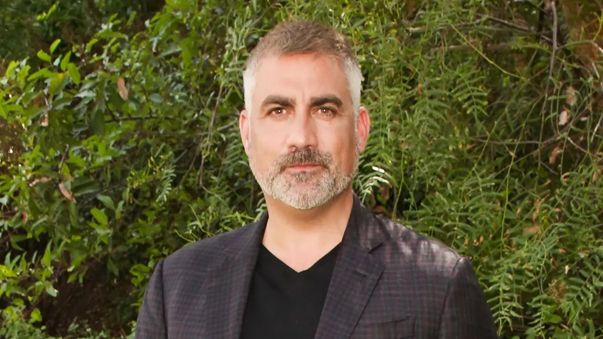 Taylor Hicks Reflects on 'American Idol' Fame: 'Ride the Wave as Much as You Can' 13 Taylor Hicks stands while visiting Hallmark's