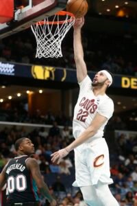The Pacers will sign Larry Nance Jr