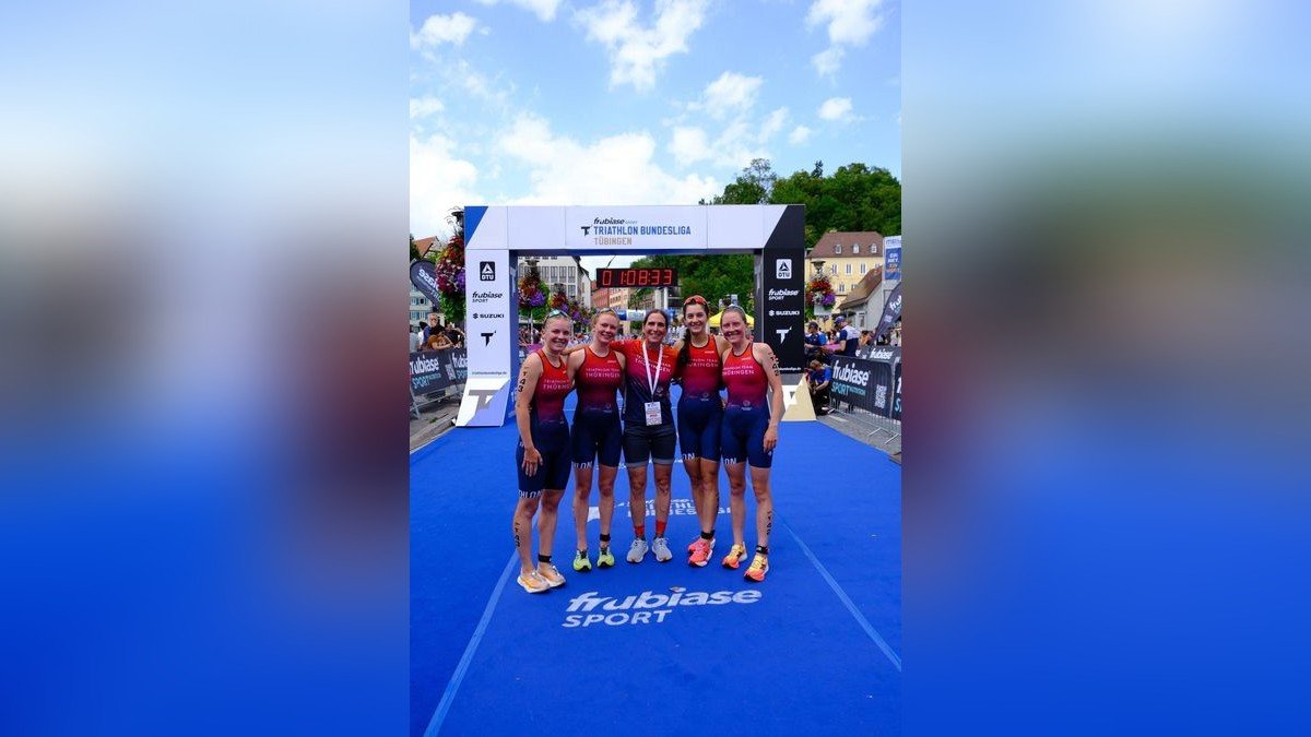 Jana Millat, Isabelle Altendorfer, team leader Andrea Giessmann, Romana Gajdošová and Sophie Giessmann (from left to right) can celebrate the best team result in the first Bundesliga. Thuringian women's triathlon team in Tübingen