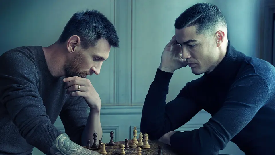 'They're Batman and Superman': Chicharito responds to mythical dispute between the world's best 20 Lionel Messi and Cristiano Ronaldo in the campaign | @LouisVuitton