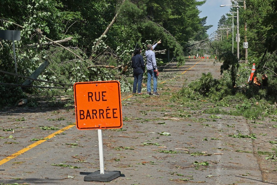 Thunderstorms and strong winds Five minutes but a lot