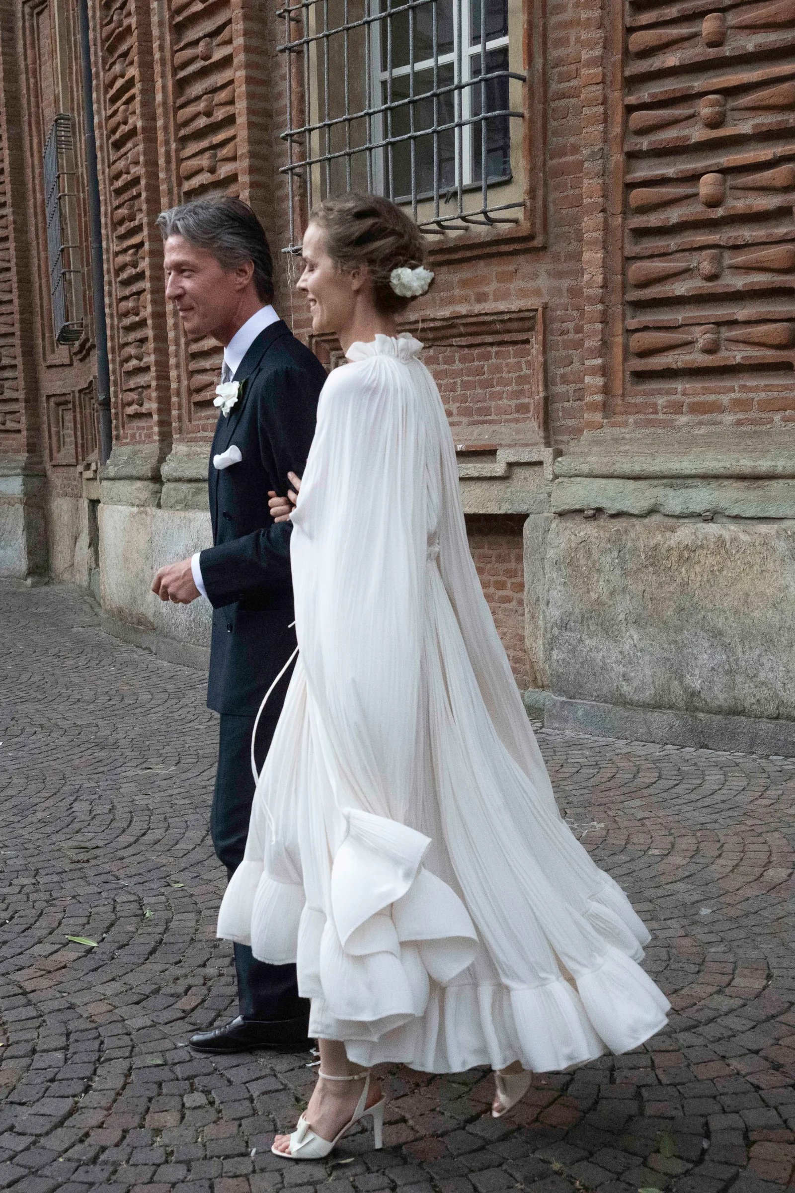 Top model Eva Herzigova gets married after a 25-year relationship wearing a vintage 2020 Lanvin dress. 11 Gregorio Marciai and Eva Herzigova