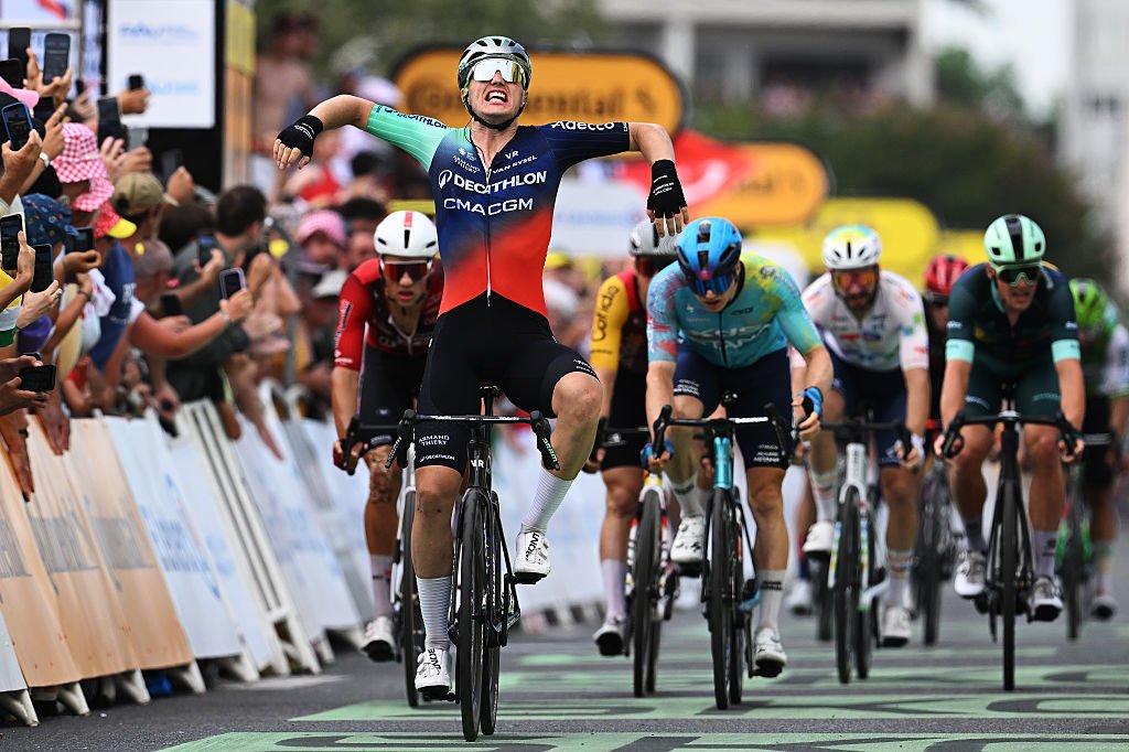 Tour de France: Olav Kooi shines on debut with stage 5 victory in Pau 18 PAU, FRANCE – JULY 08: Olav Kooi of the Netherlands and the Decathlon CMA CGM team celebrate at the finish line as stage winner of the 113th Tour de France 2026, Stage 5, 158.3 km stage from Lannemezan to Pau / #UCIWT / July 8, 2026 in Pau, France. (Photo by Dario Belingeri/Getty Images)