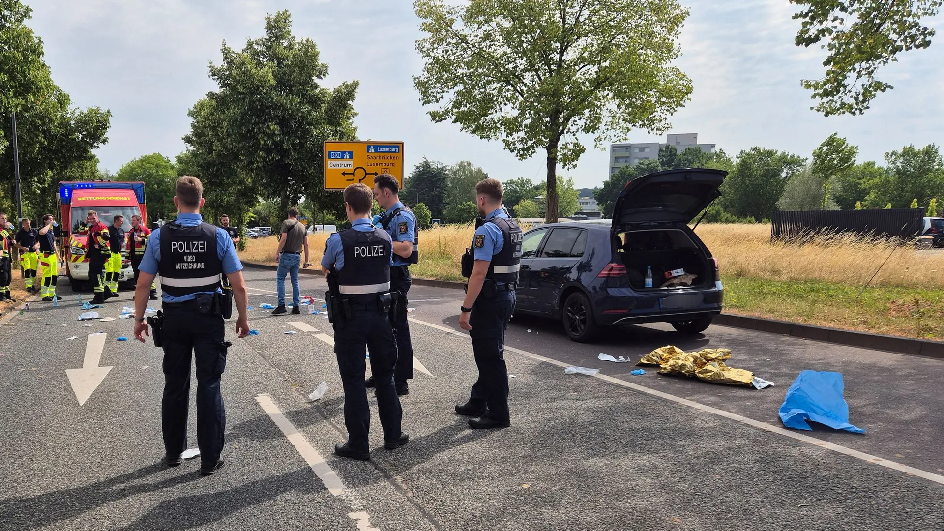 Scene in Trier: Police overpower a suspected criminal after a short escape.