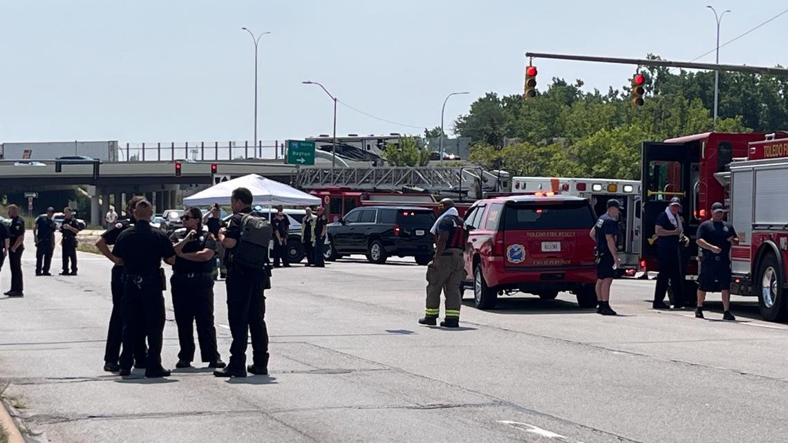 UPDATE: Three dead, two in critical condition after hazardous substances incident in vehicle in north Toledo 14 UPDATE Three dead two in critical condition after hazardous substances