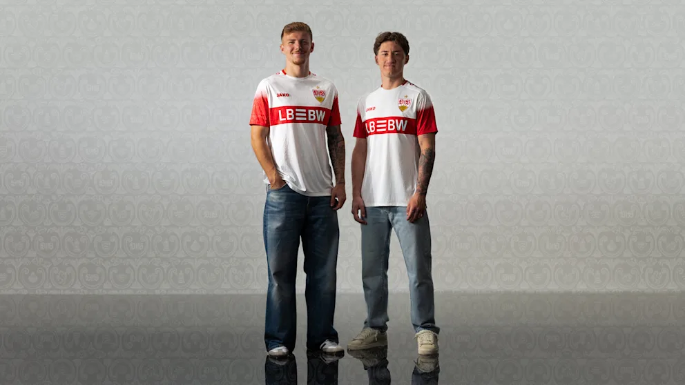 VfB Stuttgart: Fans are already talking! Stuttgart now has a water jersey | sport 11 Smile once! Finn Jelch (19) and Angelo Stiller (25) wear the new VfB jersey. What do the fans think?