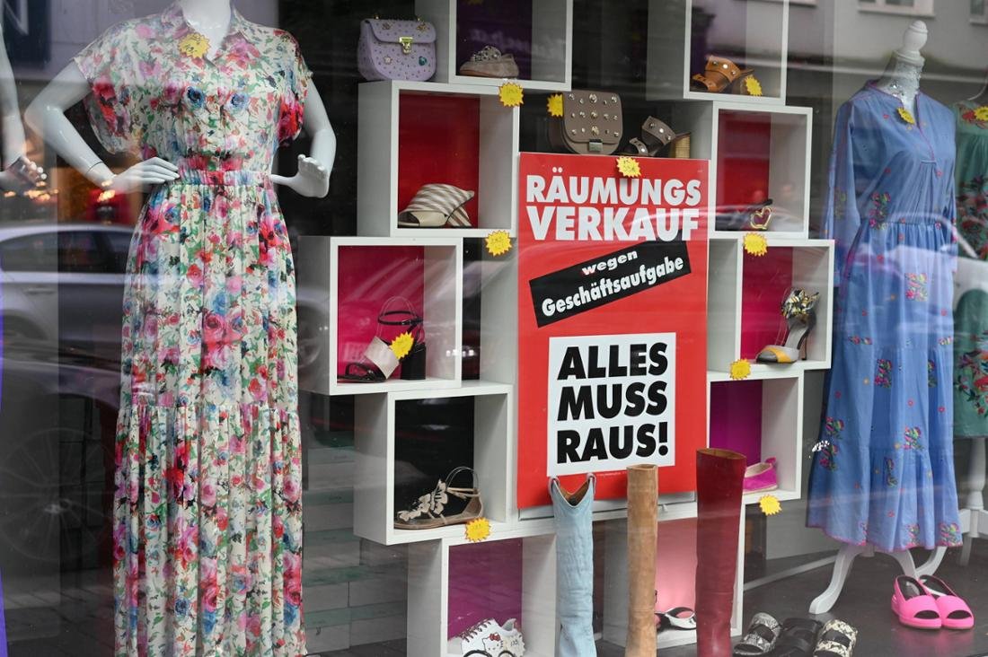 Shopping Street fashion store closes *** Shopping Street fashion store closes in NRW